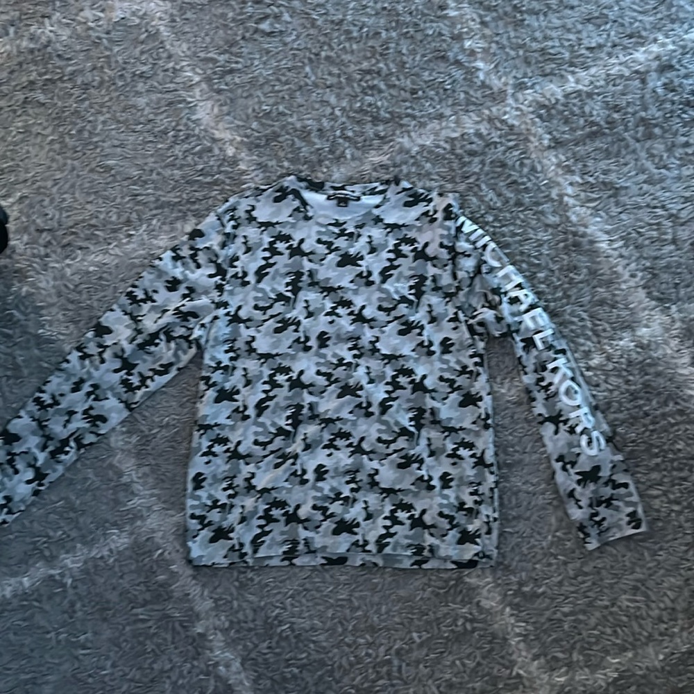Small Michael Kors, black and white camo long sleeve